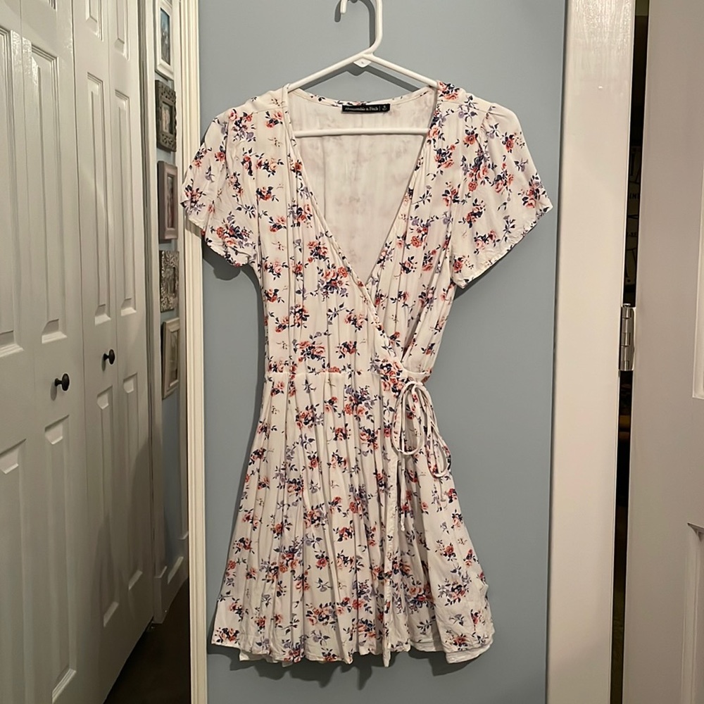 Abercrombie floral short sleeve wrap dress size small